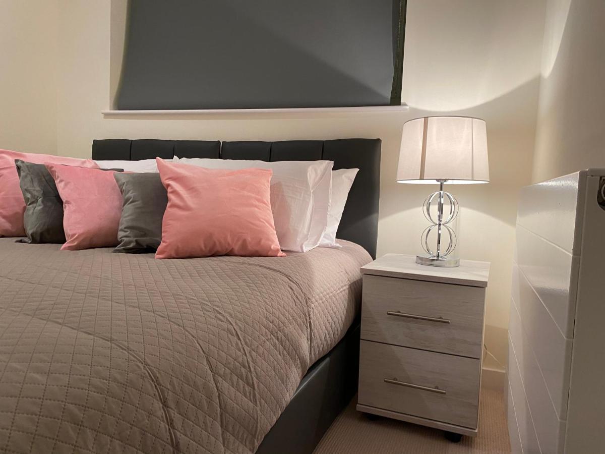Amazing 2 Bed 2 Bath Private Apartment Γουάτφορντ Εξωτερικό φωτογραφία