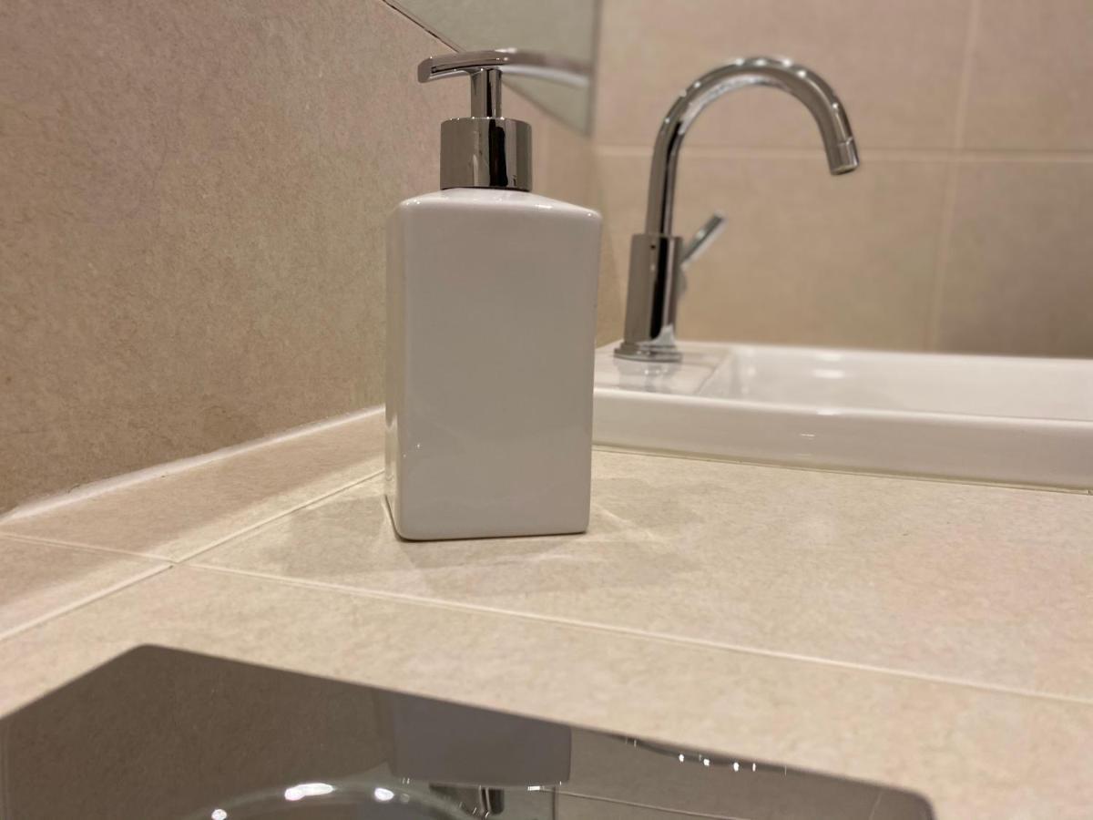 Amazing 2 Bed 2 Bath Private Apartment Γουάτφορντ Εξωτερικό φωτογραφία