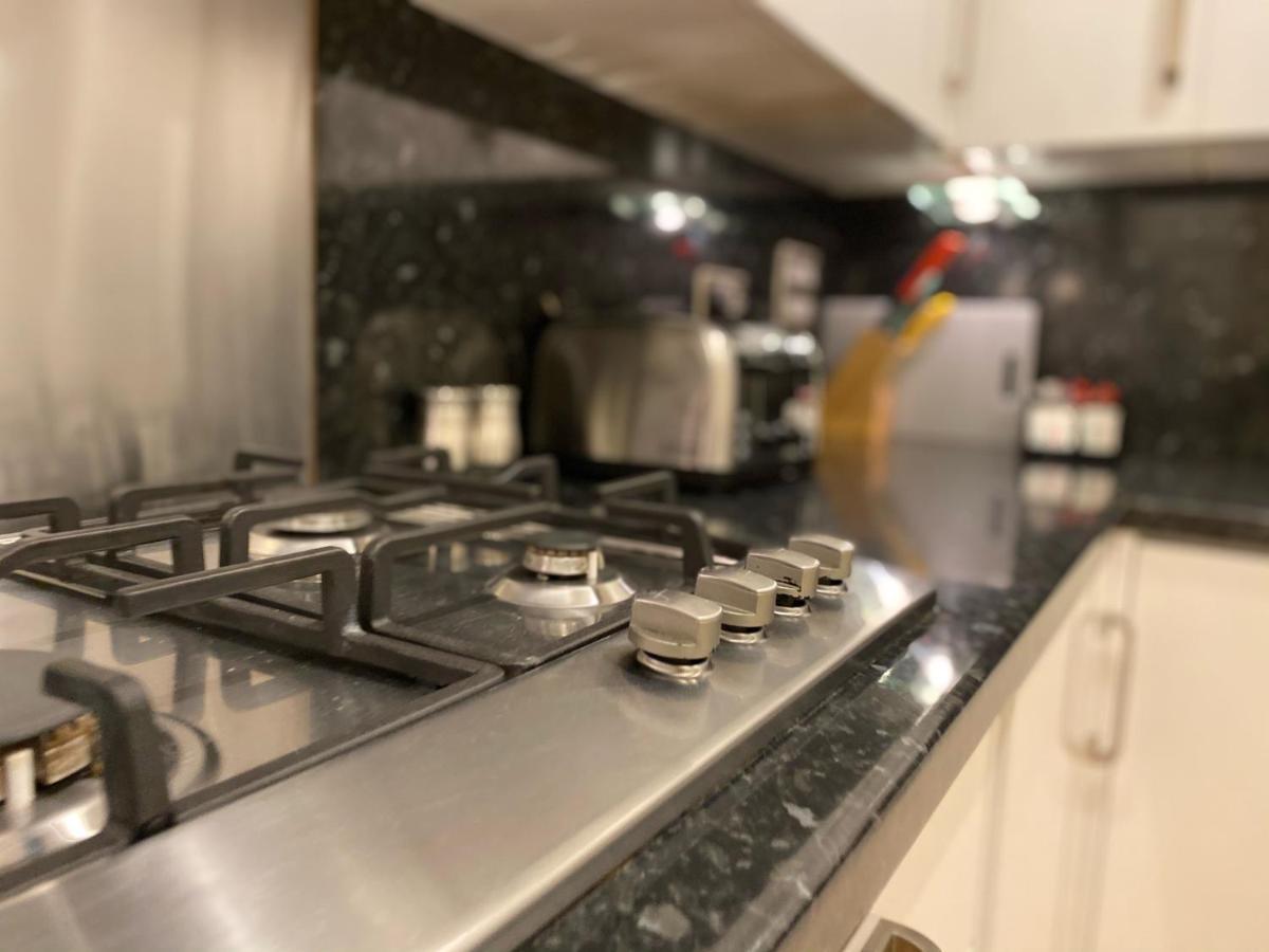Amazing 2 Bed 2 Bath Private Apartment Γουάτφορντ Εξωτερικό φωτογραφία