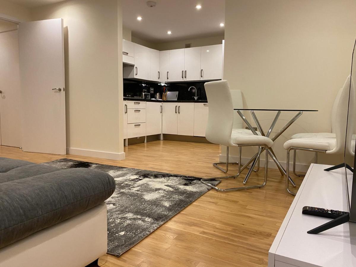 Amazing 2 Bed 2 Bath Private Apartment Γουάτφορντ Εξωτερικό φωτογραφία